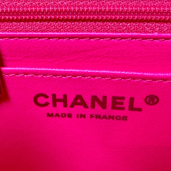 Pending xx CHANEL▪️19K 2.55 Mini Reissue Fuschia quilted goatskin - Picture 14 of 16